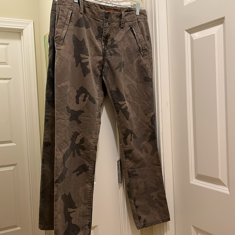 Joe's Jeans loose fit and light weight camo print pants, super soft size 26